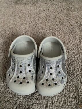 Classic CROCS Kids' White Glitter Classic Clog size 7C